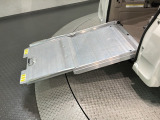 格納していたスロープを伸ばした状態です。