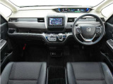 ◆視界広々で非常に運転しやすくロングドライブでも疲れを感じさせないすっきりとまとまったインパネ周りです。