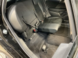 後席をはね上げれば、「もうひとつの荷室」が生まれます。