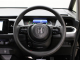 【運転席まわり】Honda独自の設計思想に基づき、自然に手を伸ばした先に操作したいものがあるようレイアウトを追求 !