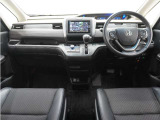 ◆視界広々で非常に運転しやすくロングドライブでも疲れを感じさせないすっきりとまとまったインパネ周りです。