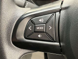ステアリングスイッチ付き。前方から目を離すことなく操作することが可能です。