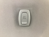 フックには、重さ3kgまでの荷物がかけられます。足元に置きたくないものなどがある時に役に立ちます♪