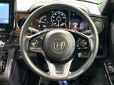インテリアに合わせたデザインのステアリングは、運転される方のことも考え、運転しやすい形状、大きさです。是非一度、実際に触ってお確かめください。