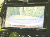 【バックカメラ】駐車時に後方がリアルタイム映像で確認できます。大型商業施設や立体駐車場での駐車時や、夜間のバック時に大活躍!運転スキルに関わらず、今や必須となった装備のひとつです!