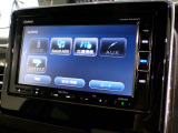 CD、DVD、Bluetooth、AM、FM、スマートフォン接続ができます。