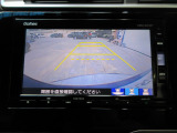 バックカメラの画像です。ガイドラインがスムースな車庫入れをサポートいたします。車庫入れの安心感がアップしますね。