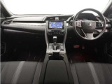 ◆視界広々で非常に運転しやすくロングドライブでも疲れを感じさせないすっきりとまとまったインパネ周りです。
