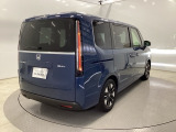 プライバシーガラスが装備されています。外を見るときには気にならずに、後方車両からは車内が見えにくくなってます