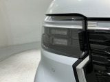 LEDヘッドライトは、点灯の瞬間から最大光量を発揮し、突然暗くなるトンネルなどでの安定感を高めます。