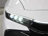 「アダプティブハイビームシステム(AHS)」が装備。LEDの配光範囲を細やかに制御し、先行車や対向車に光が当たる部分だけを自動的に遮光するので、ハイビームでの走行頻度がより向上します。