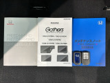 スマートキーは鍵をバッグに入れたままでもドアロックの開閉やエンジンのON・OFFができます。夜間や雨の日も鍵を探さなくて良いので便利です。