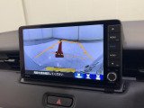 バックカメラの画像です。ガイドラインがスムースな車庫入れをサポートいたします。車庫入れの安心感がアップしますね。