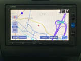 ナビゲーションはフルセグTV対応のGathers純正メモリーナビを搭載しています。Bluetoothオーディオ機能がありますので、スマートフォンなどの音楽も再生できます。
