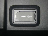 【充電用USB端子】デバイスの充電に便利です。※実際の接続端子は写真で確認or店舗までご気軽にお問合せください♪