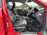 少しホールド感があり、安定した運転姿勢を保つことができます!アイポイント(目線)が高く、周囲が確認しやすいので、どんな道も安心して運転できますよ!