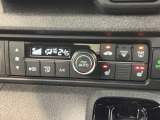 フロント両席にはシートヒーターが付いています!寒い日に便利な装備ですね。