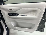 【運転席ドア】収納ポケットが付いているので運転席周りもスッキリ保てます★