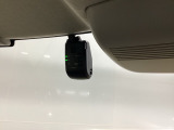 ドライブレコーダーを装備しており、走行中の映像をしっかり記録します。万が一の際の状況確認に役立つ安心装備です。