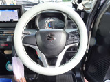 『1台』のお車に対して、3名体制で日々議論を重ね仕入れを行っております。