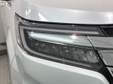 LEDヘッドライトは、点灯の瞬間から最大光量を発揮し、突然暗くなるトンネルなどでの安定感を高めます。
