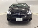 LEDヘッドライトを装備しています。LEDヘッドライトはとても明るく、雨の日や夜間走行も安全・安心です。オートライトコントロール付きで周囲の明るさに応じて自動で点灯・消灯します