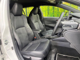 運転席シート廻りは使用感も少なく、良好な状態となっています。前オーナー様が丁寧に使っていたことがよくわかりますね。