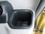 運転席側の手の届きやすい位置にドリンクホルダーが付いています。