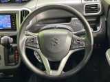 インテリアに合わせたデザインのステアリングは、運転される方のことも考え、運転しやすい形状、大きさです。是非一度、実際に触ってお確かめください。