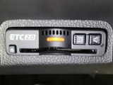 【ETC車載器】カードを挿すだけでゲートをスルー。利用には車両情報を登録する「セットアップ」が別途必要です。