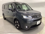 狭い駐車場でも、スライドドアならチャイルドシートへのお子さまの乗降や荷物の積載もスムーズ。とても便利な【両側電動スライドドア】ドアハンドを少し引くだけでリアドアが自動開閉します。