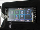 ナビゲーションは純正メモリーナビ(MM317D-W)を装着しております。AM、FM、CD、DVD再生、Bluetooth、音楽録音再生、フルセグTVがご使用いただけます。