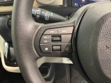 ステアリングにオーディオ操作スイッチが付いています。オーディオ画面に直接タッチしなくても操作が出来ますので、運転に集中できます。