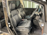 運転席はパワーシート付です。細かな動きでドライビングポジションを確保できます。