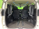 普段のお買い物や通勤、送迎等に十分な荷室スペースを確保しております。セカンドシートを倒すと、大きな荷物の積載も可能です♪