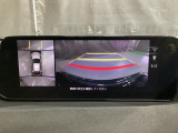 狭い場所での駐車やすれ違いなどでより的確な運転操作に役立つ360&deg;ビューモニターが装備されています。