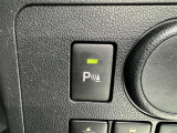 コーナーセンサーを車の前後に装備。障害物までの距離に応じて警告音を変えてお知らせ。縦列駐車時や駐車場・車庫などでの取り回しをサポートします。詳細は販売店スタッフまでおたずねください。
