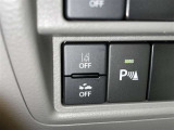 コーナーセンサーを車の前後に装備。障害物までの距離に応じて警告音を変えてお知らせ。縦列駐車時や駐車場・車庫などでの取り回しをサポートします。詳細は販売店スタッフまでおたずねください。