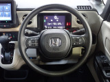 ハンドル左側にはオーディオ操作が出来るオーディオリモートコントロールスイッチ、右側にはHonda SENSINGとオートクルーズコントロールのスイッチを装備!