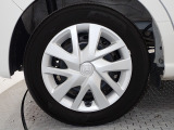 ホイールは車のデザインにマッチした専用タイプです。