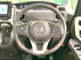 インテリアに合わせたデザインのステアリングは、運転される方のことも考え、運転しやすい形状、大きさです。是非一度、実際に触ってお確かめください。