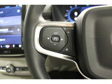 左側のステアリングスイッチは、ワンタッチでアダプティブクルーズコントロールのセットが可能です。