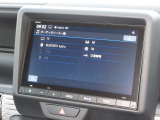 ナビゲーションは純正メモリーナビ(VXM-245ZFEi)を装着しております。AM、FM、Bluetooth、フルセグTVがご使用いただけます。初めて訪れた場所でも安心ですね!