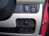 運転席の右下にスイッチ類がまとめられています。