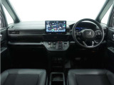 ◆視界広々で非常に運転しやすくロングドライブでも疲れを感じさせないすっきりとまとまったインパネ周りです。