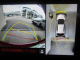 パノラミックビューモニター付きです。車両を上から見たような映像をディスプレイオーディオ画面に表示、運転席からの目線だけでは見にくい、車両周辺の状況をリアルタイムでしっかり確認できます。