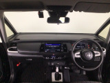 【前方視界】開放的な前方視界!運転がしやすく疲れにくいです♪窓が大きく、見通しがとっても良いおクルマですよ♪
