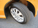 足元が引き締まってスタイリッシュな純正アルミホイール★【165/60R14】タイヤの溝もまだまだ!くわしくはスタッフへ。