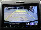 バックカメラの画像です。ガイドラインがスムースな車庫入れをサポートいたします。車庫入れの安心感がアップしますね。