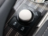 『1台』のお車に対して、3名体制で日々議論を重ね仕入れを行っております。